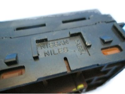 Nissan 25570-CL01A Switch Mirror Control