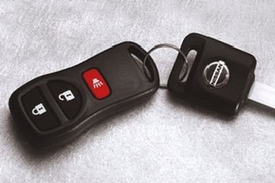 2009 Nissan Sentra Car Key - 28268-ZB700