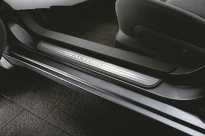 Nissan Kick Plates(Rear (Set of 2),Charcoal Int.),Colors:Charcoal Interior 999M1-UT100BK